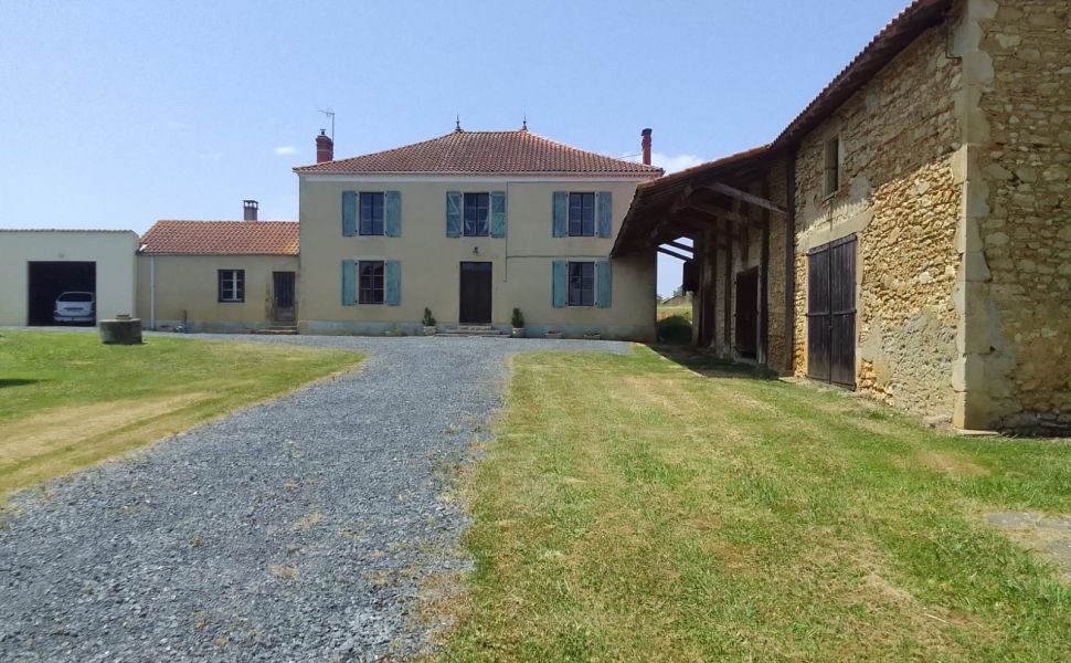 Authentique manoir du 19e siècle avec de belles dépendances, près de Garlin